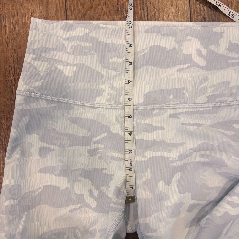 Lululemon Wunder Under Short 10” *Ribbed Size 8 Luxtreme Yoga Gray Bike Shorts - Picture 7 of 8